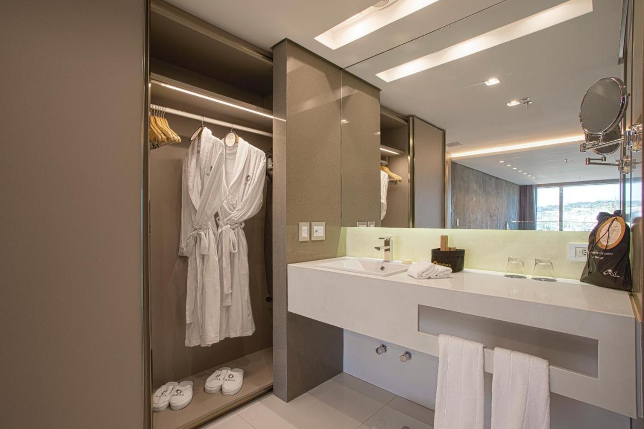 Suryaa Hotel Pinhais, Curio Collection By Hilton ภายนอก รูปภาพ