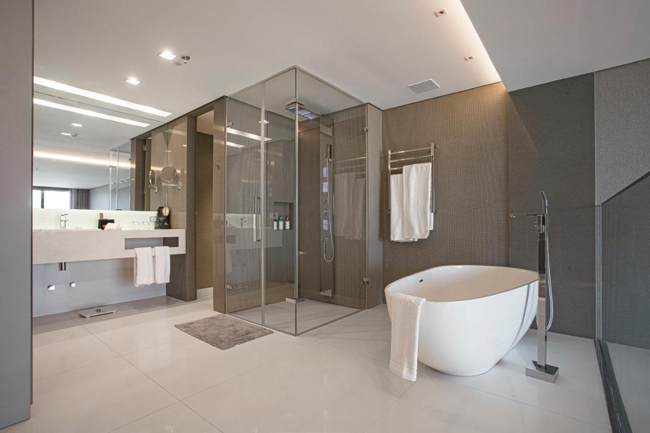 Suryaa Hotel Pinhais, Curio Collection By Hilton ภายนอก รูปภาพ