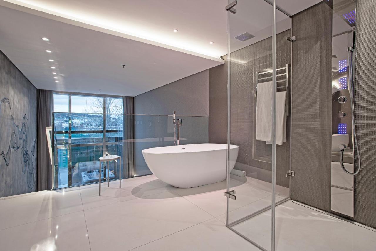Suryaa Hotel Pinhais, Curio Collection By Hilton ภายนอก รูปภาพ