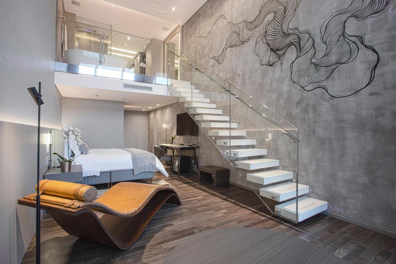 Suryaa Hotel Pinhais, Curio Collection By Hilton ภายนอก รูปภาพ
